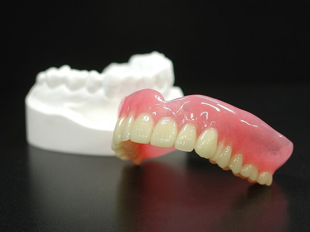 レジン床義歯（総入れ歯）